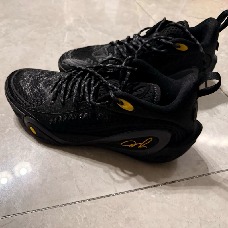 Nuove Scarpe da Basket di Luss - Luxury Lifestyle Training recensione e prezzo